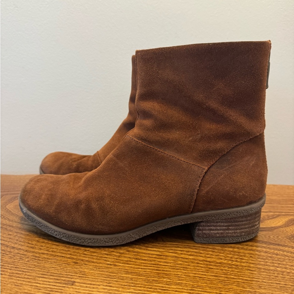 Dansko Brianne waterproof burnished suede boots. Size 39 (8.5-9) - Picture 3 of 5